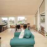 بيت للعطل Seaside Stay With The Sauna *