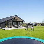 بيت للعطل Seaside Stay With The Sauna *